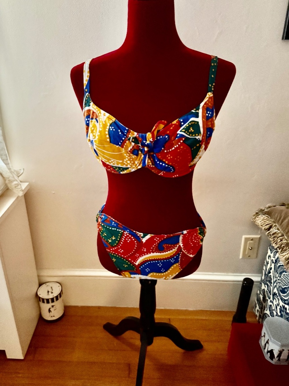 Accentuette Wms Two piece Binki Suit size Med bottom and 36D Top